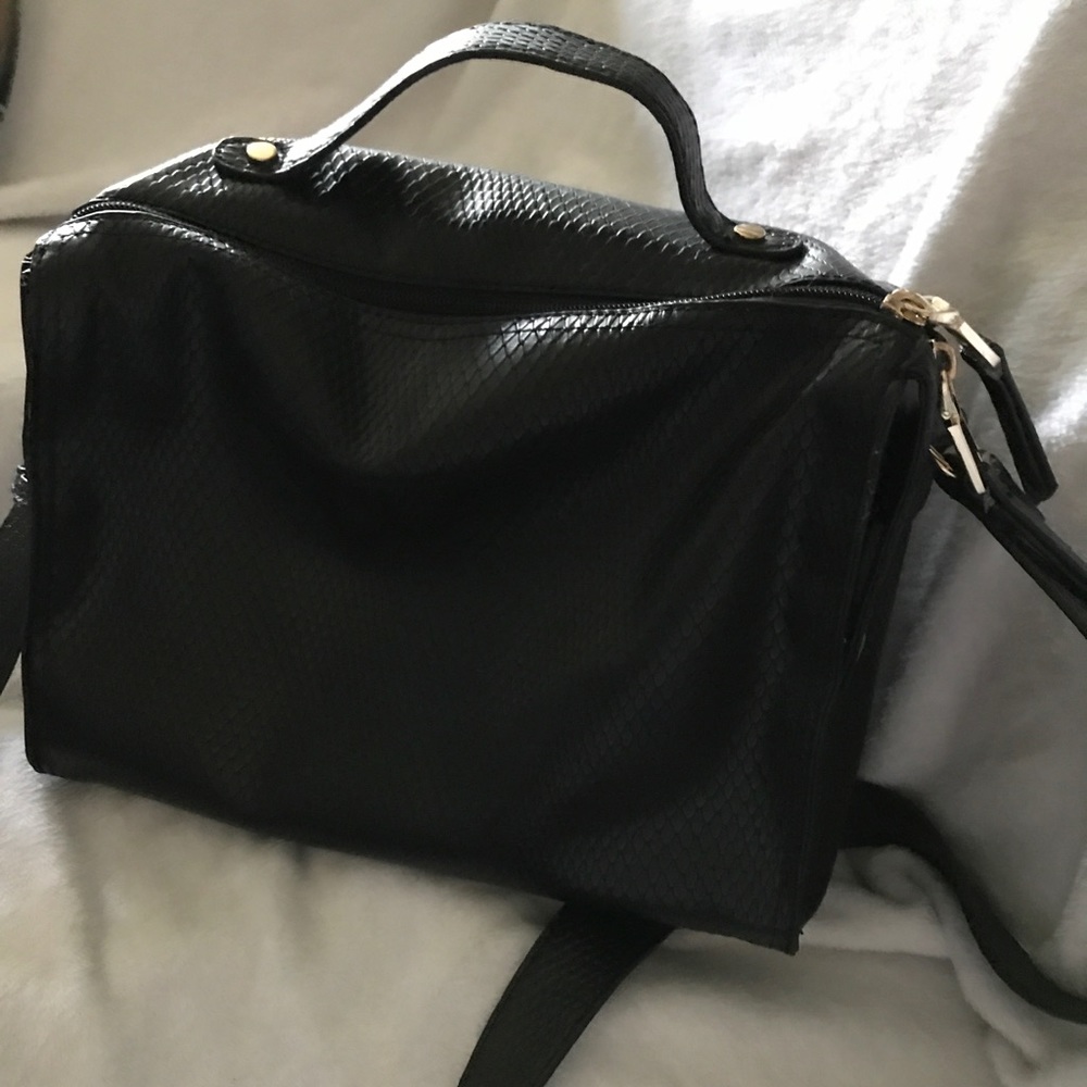 Great satchel/cross body